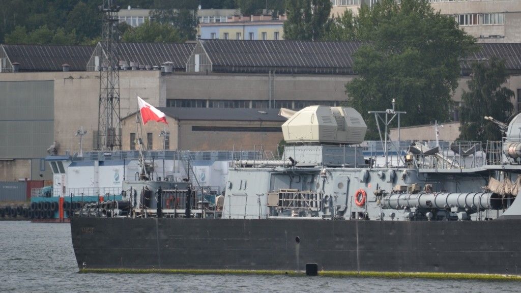 Dwie zrzutnie bomb głębinowych są zamontowane na stałe na rufie korwety zwalczania okrętów podwodnych ORP „Kaszub”. Fot. M.Dura