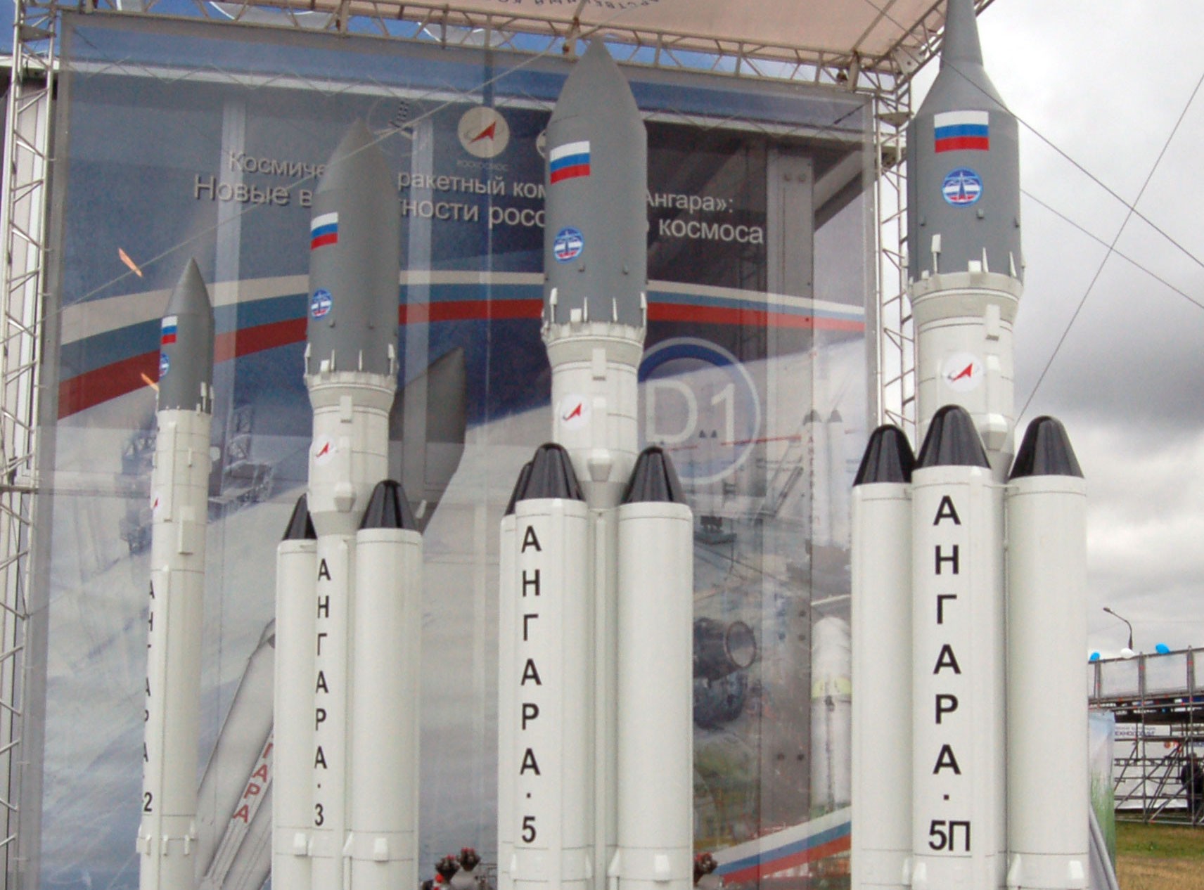 Makiety rakiet z rodziny Angara na targach MAKS-2009 w Rosji. Fot. Wikipedia [CC-BY-SA-3.0]