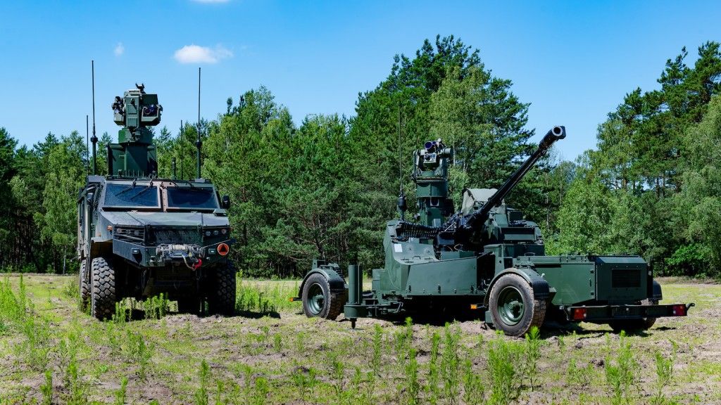 Armata w wersji ciągnionej AG-35 i pojazd dowodzenia WG-35. Fot. PIT-RADWAR