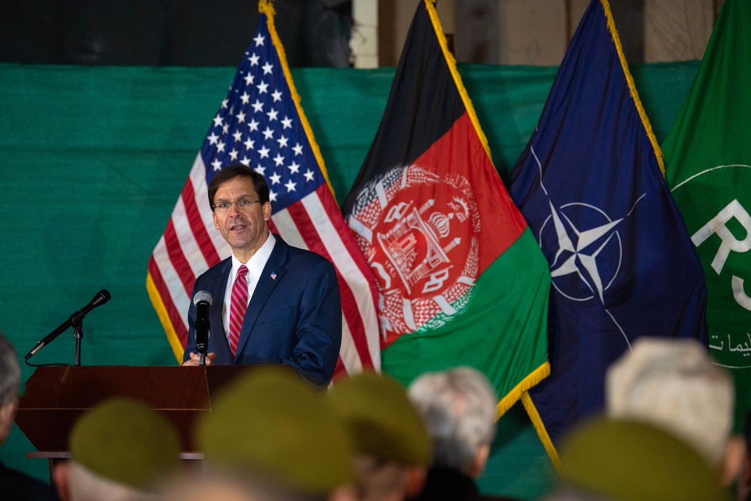 Sekretarz Obrony USA Dr Mark T. Esper w Kabulu luty 2020, fot. Army Staff Sgt. Nicole Mejia, DOD