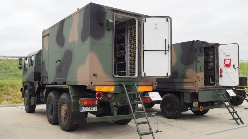 On the left-hand side - Jaśmin container that is, similarly as the Sowa system is planned to, placed on a 6x6 Jelcz 662 vehicle. Image: J.Sabak