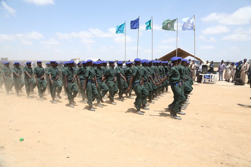 Somalijscy policjanci kończą szkolenie, fot. AMISOM, domena publiczna