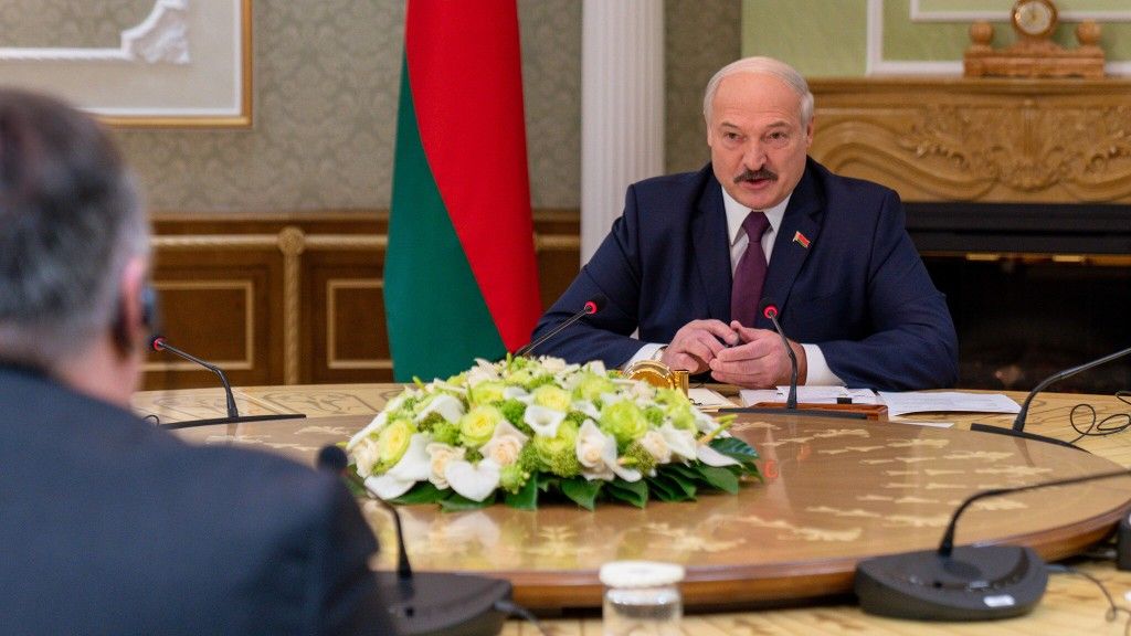 Prezydent Białorusi w trakcie rozmów z sekretarzem stanu w administracji Trumpa Mike Pompeo, w pierwszej połowie 2020 roku. Fot. Ron Przysucha/flickr/DoS