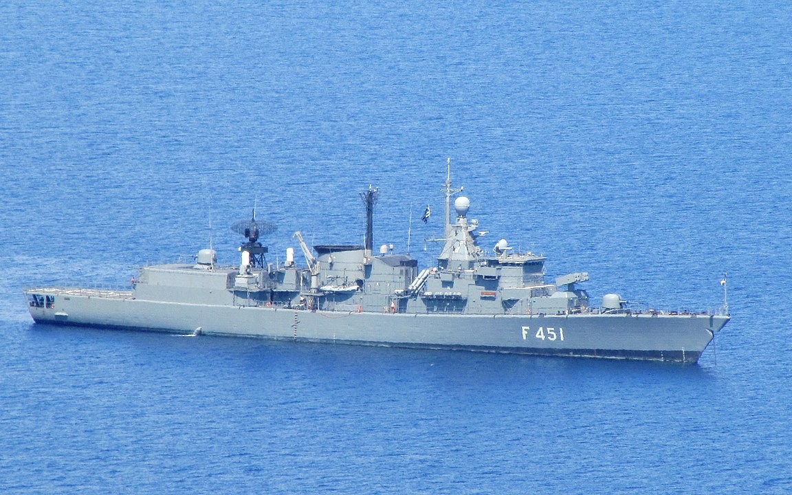 Fot. seligmanwaite - Greek Navy Ship Malonas Bay - RhodesUploaded by Alaniaris, licencja CC BY 2.0, commons.wikimedia.org