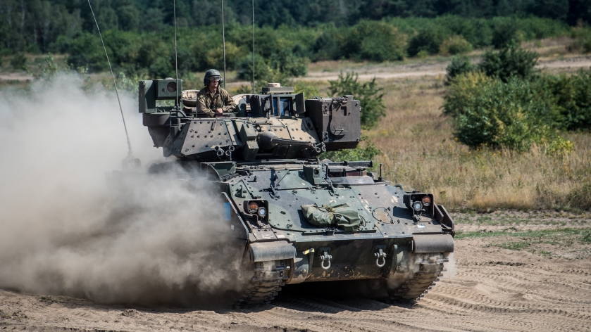 Ukraina z pakietem pomocy na dodatkowe wozy Bradley i Stryker