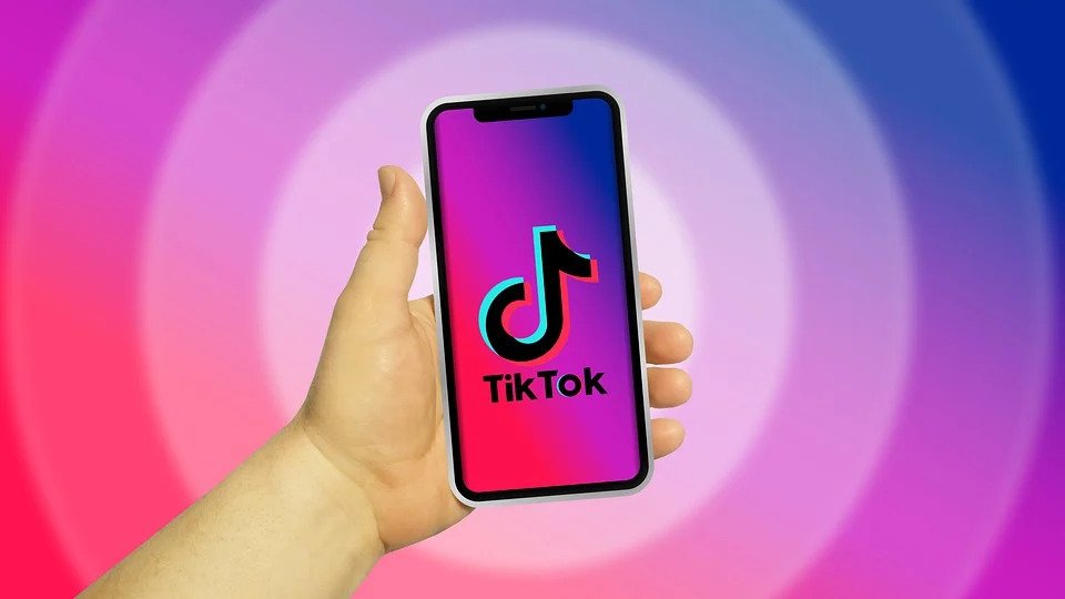 #CyberMagazyn: Jak TikTok wpływa na psychikę użytkowników?