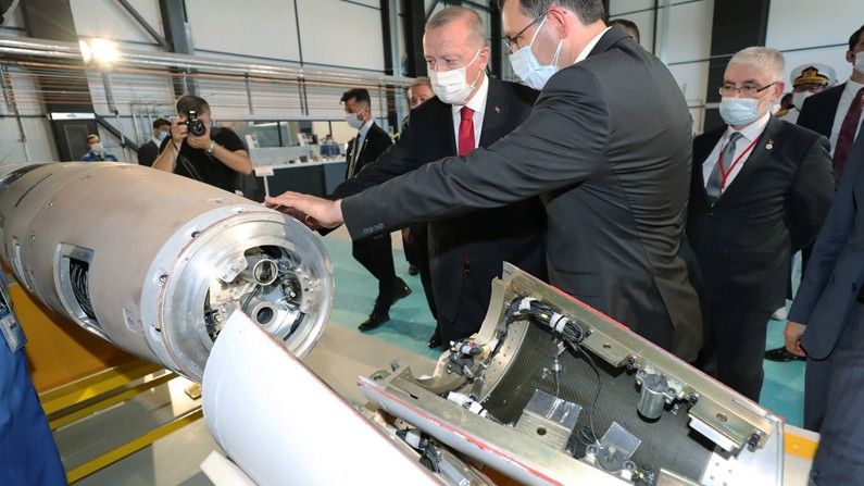 Erdogan podczas wizytacji nowego centrum technologicznego Roketsan, 30 sierpnia 2020 roku. Fot. Kancelaria Prezydenta Republiki Tureckiej [tccb.gov.tr]