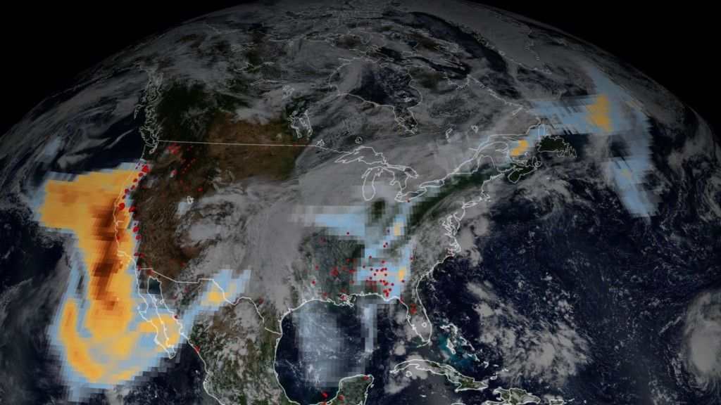 Potężne obłoki dymu i aerozoli z pożarów trwaiących zachodnie wybrzeże USA latem 2020 roku. Fot. NASA [eoimages.gsfc.nasa.gov]