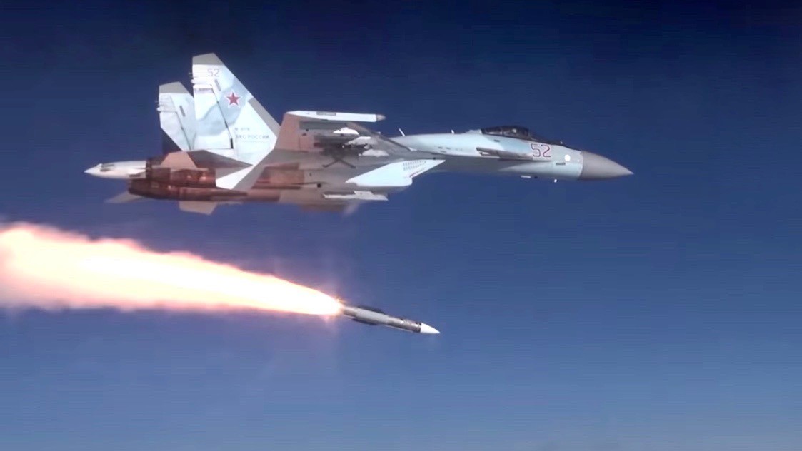 Start pocisku R-37M z pokładu Su-35S. Fot. mil.ru
