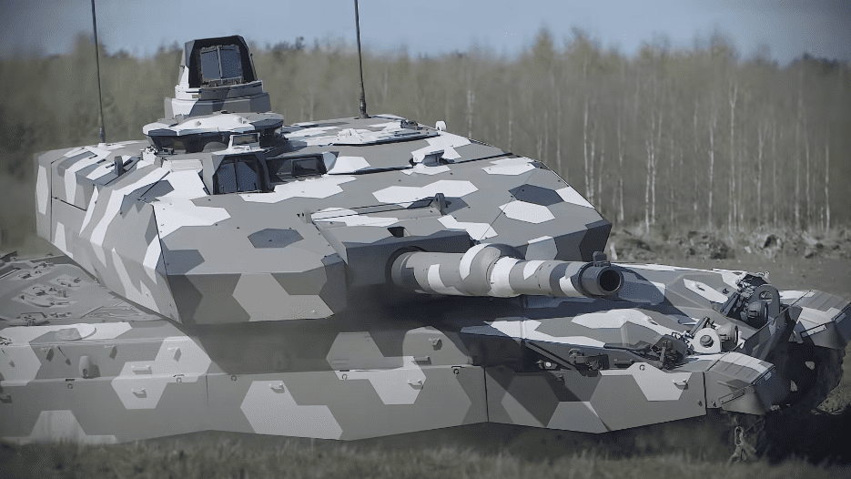 Demonstrator technologii czołgu podstawowego na bazie Challengera 2 z armatą gładkolufową kal. 130 mm, która może być głównym uzbrojeniem czołgu podstawowego nowej generacji MGCS. Fot. Rheinmetall Defence