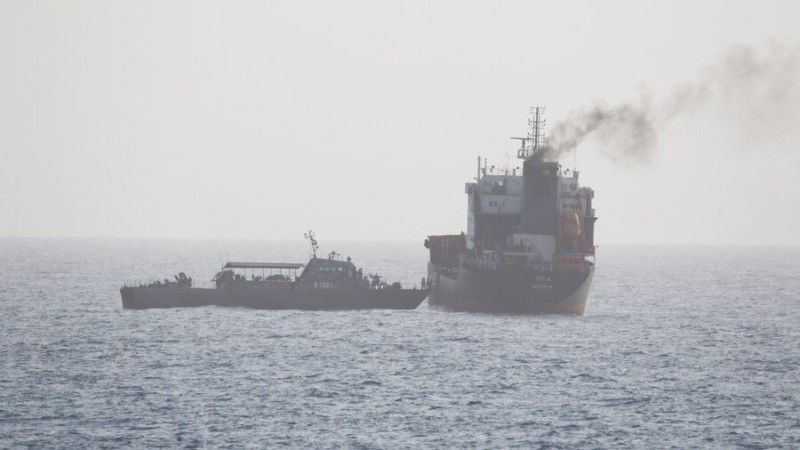 Irańczycy zatrzymują statek (M/T) Wila, fot. US CENTCOM, domena publiczna
