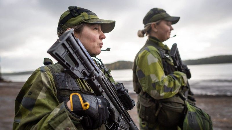 Żołnierze Gwardii Krajowej Szwecji podczas ćwiczeń. Fot. Bezav Mahmod/Försvarsmakten