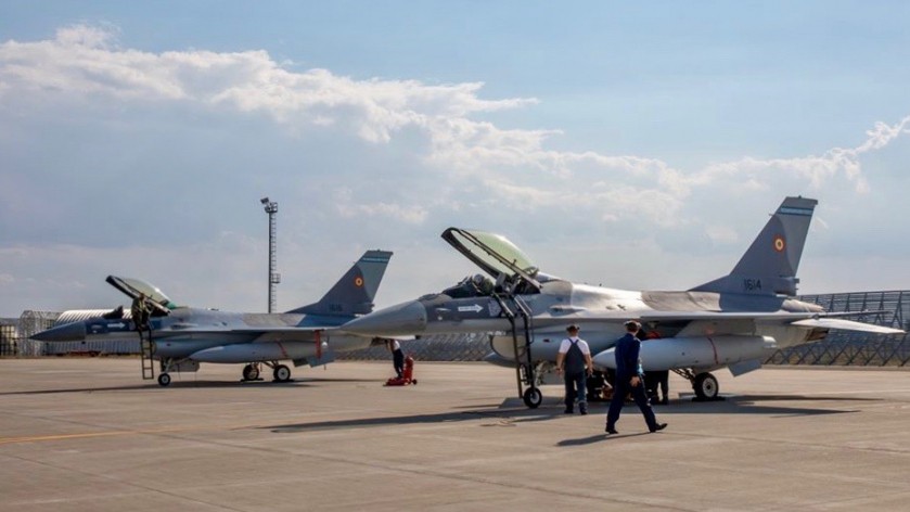 Dwa najnowsze rumuńskie F-16AM. Fot. mapno.ro