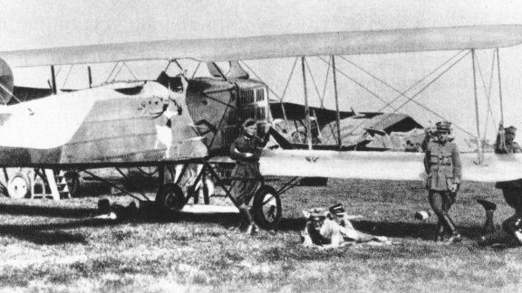 Breguet 14A2 z 16. Eskadry Wywiadowczej) w Kijowie, wiosna 1920. Fot. Polska lotnicza/Wikimedia Commons