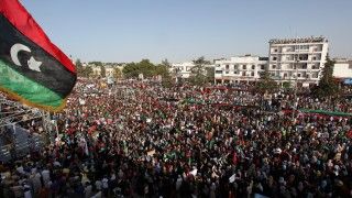 Demonstration_in_Bayda_(Libya,_2011-07-22)