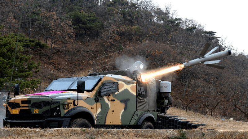 Południowokoreański SandCat odpalający Spike NLOS. Fot. ROKA