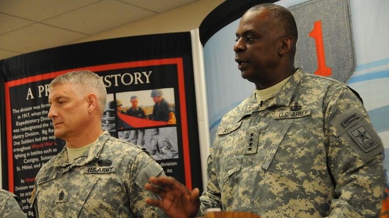 Generał Lloyd Austin (z prawej)/Fot. US Army