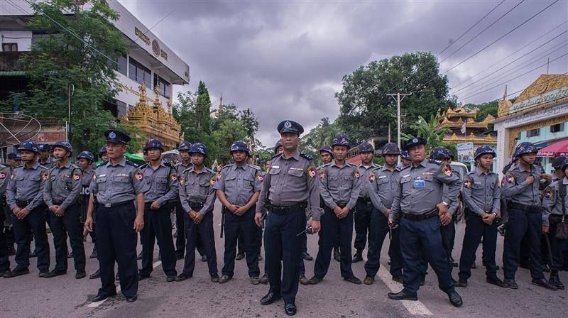 Policja Mjanmy/Fot. Aung Naing Soe, Voice of America via Wikipedia.