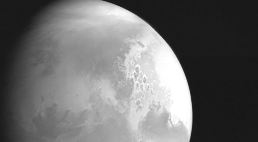 Pierwsze zdjęcie Marsa wykonane z pokładu sondy Tianwen-1 (pol. Pytania do nieba). Fot. chińska agencja kosmiczna CNSA