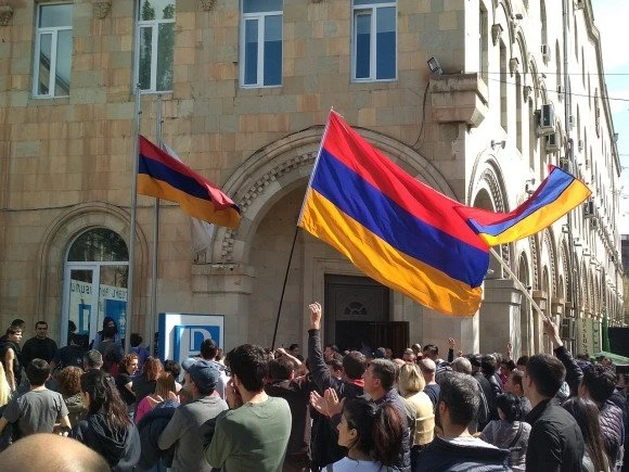 Na mapie zaznaczono m.in. ropociągi BTC i Baku-Supsa. Fot. www.azembassy.org.
