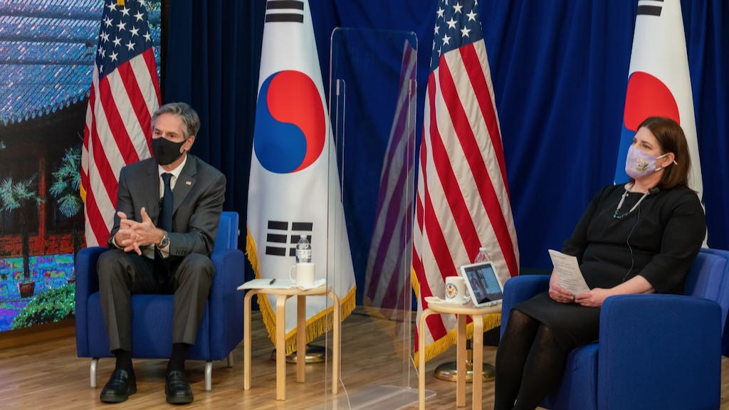 Sekretarz stanu USA wraz z amerykańską ambasador w Seulu, fot. Departament Stanu USA via Twitter