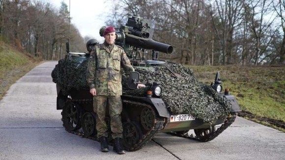 Waffenträger Wiesel 1A2 uzbrojony w wyrzutnię ppk TOW z 26. pułku  strzelców spadochronowych Fot:Bundeswehr/Daniel Uphaus