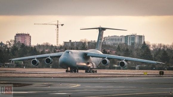 C-5M na poznańskiej Ławicy. Fot. Jacek Siminski