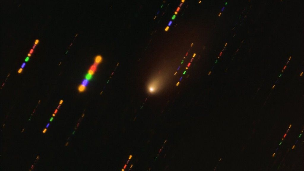 Zdjęcie uzyskane przy pomocy instrumentu FORS2 na należącym do ESO teleskopie VLT, pod koniec 2019 r., gdy kometa 2I/Borisov przeszła blisko Słońca. Fot. ESO/O. Hainaut [eso.org]