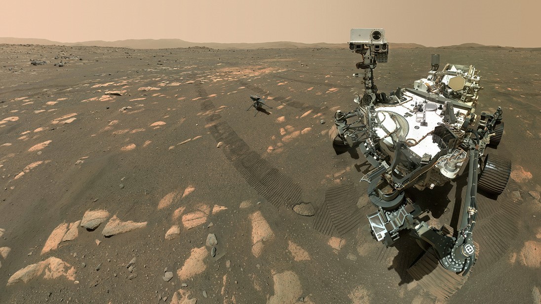 Wspólne zdjęcie łazika Perseverance i miniaturowego wiropłatu Ingenuity. Fot. NASA/JPL-Caltech [mars.nasa.gov]