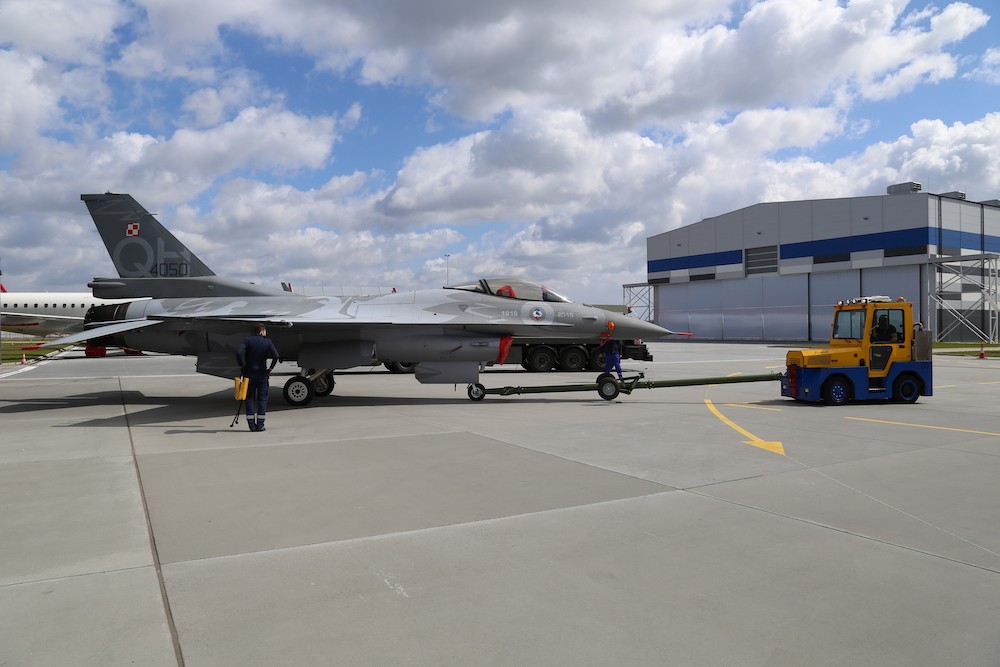 Pierwszy F-16 po obsłudze okresowej po 400 godzinach przeprowadzonej w WZL Nr 2 S.A. / Fot. Maciej Szopa, Defence24