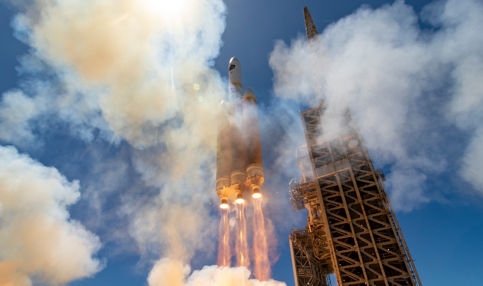 Start rakiety Delta IV Heavy z misją NROL-82. Fot. United Launch Alliance [ulalaunch.com]