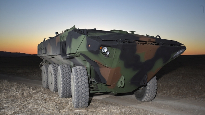 Marines z nową generacją pływających, kołowych transporterów