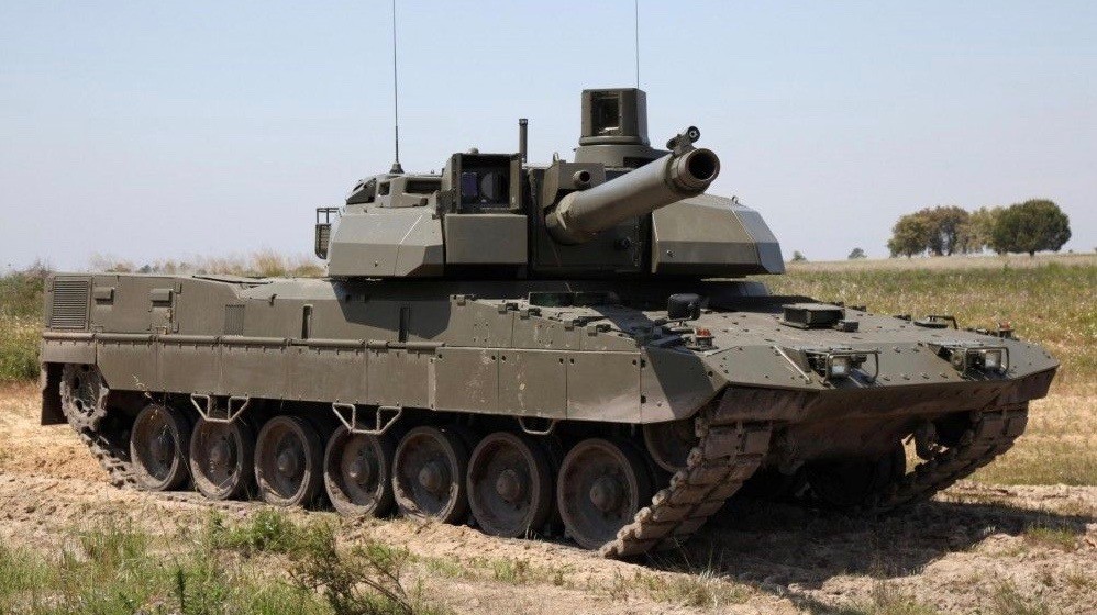 Hybryda podwozia Leoparda 2 i AMX-56 Leclerc przygotowana przez KNDS. Fot. Blackbirdxd/CC BY-SA 4.0