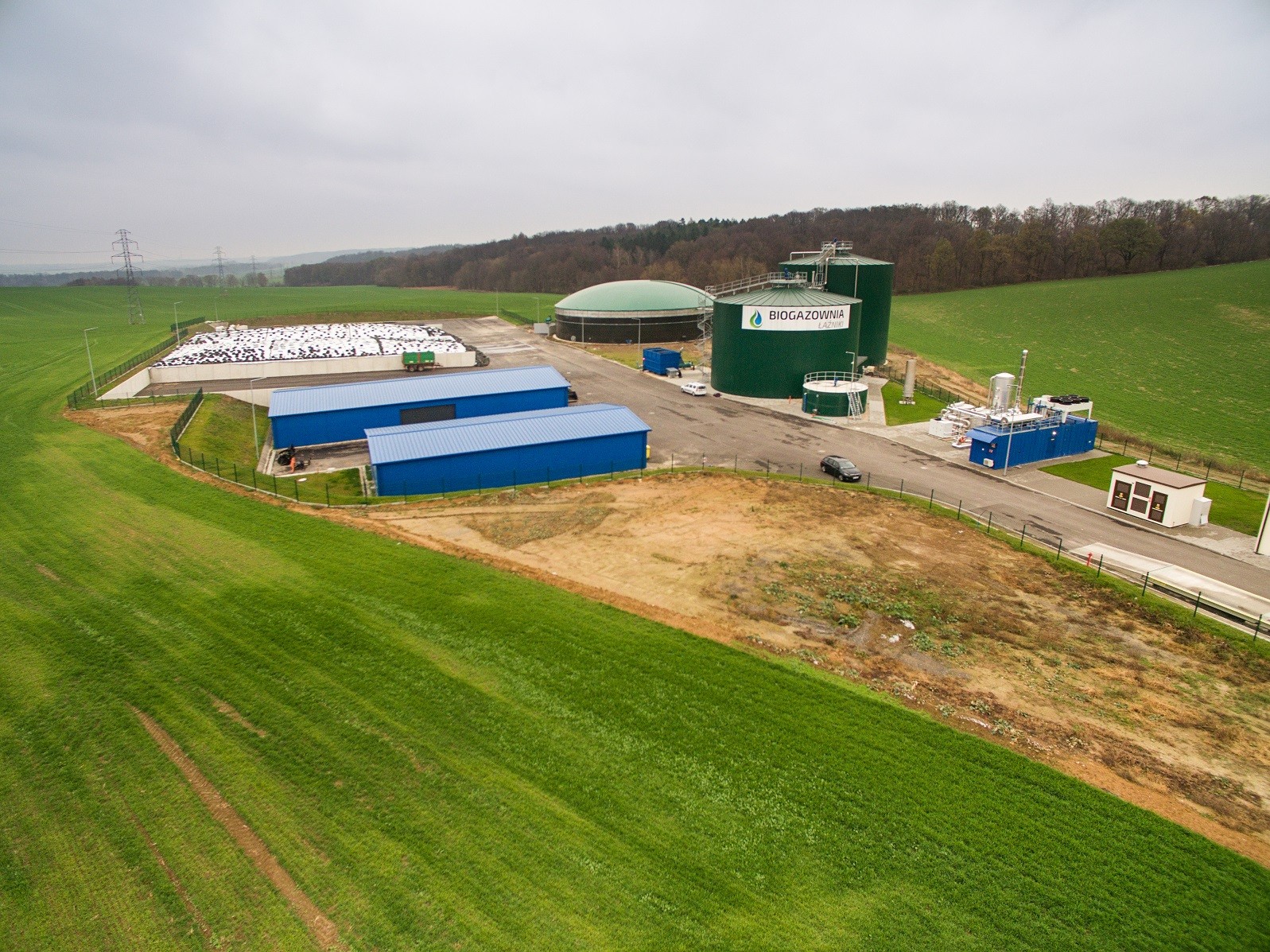 Układ kogeneracyjny dla Biogazowni Łaźniki – 0,99 MW (biogaz) Typ gazu zasilającego: biogaz rolniczy Zabudowa Kontenerowa. Fot. Eneria