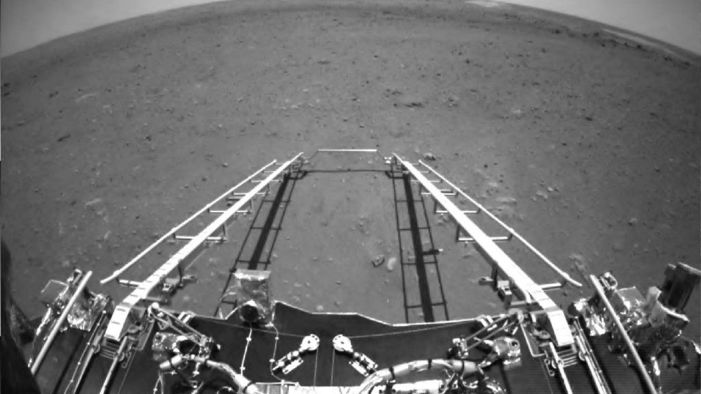 Jedno z pierwszych zdjęć misji Tianwen-1 na Marsie. Fot. CNSA [cnsa.gov.cn]