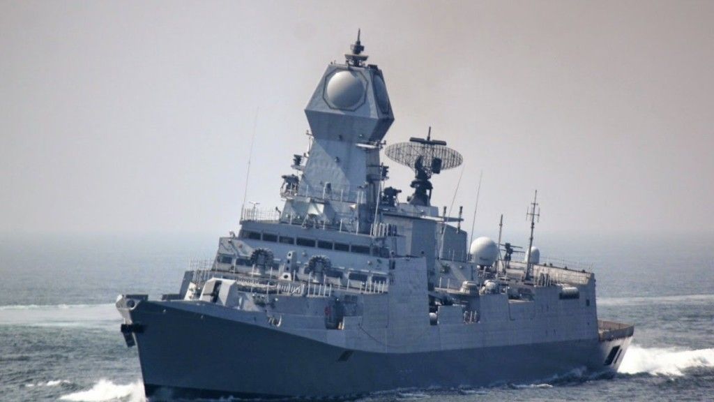 Niszczyciel INS „Kolkata” ma problemy – fot. Indian Navy