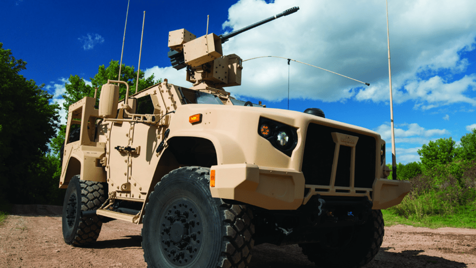 Pojazd L-ATV, będący bazą dla JLTV, w wariancie z armatą 30 mm. Fot. Oskosh Defense.