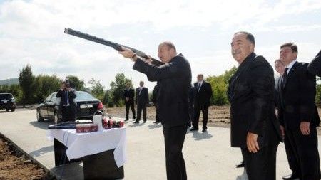 Prezydent Azerbejdżanu Ilham Alijew wielokrotnie zapowiadał, że przywróci integralność terytorialną swojego kraju. Konflikt karabaski powoli się rozmraża, polityk może mieć niebawem ku temu okazję...- fot. en.president.az