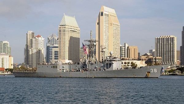 USS Curts w San Diego - fot. US Navy