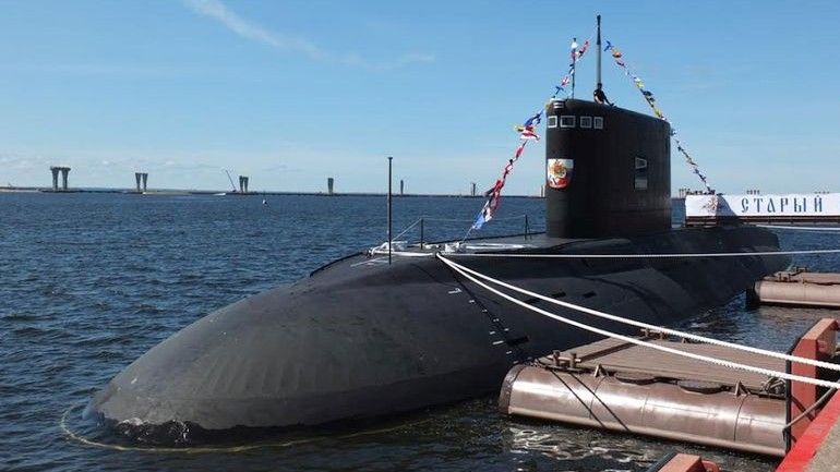 Okręt podwodny "Staryj Oskoł" projektu 636.3 przeznaczony dla Floty Czarnomorskiej. Fot. Andrzej Nitka