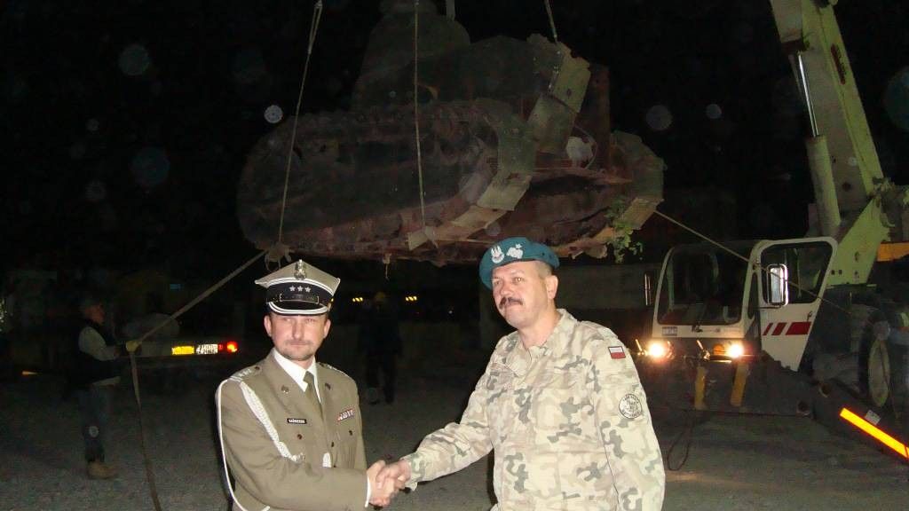 Historyczny czołg w drodze do domu - fot. Dowództwo Operacyjne Sił Zbrojnych