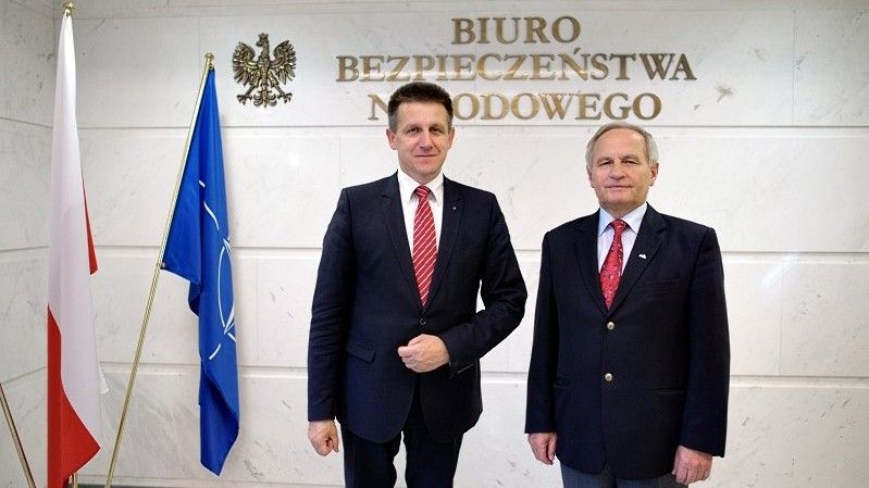 Przewodniczący Klubu PSL i minister Stanisław Koziej podczas konsultacji w siedzibie BBN-u - fot. BBN.