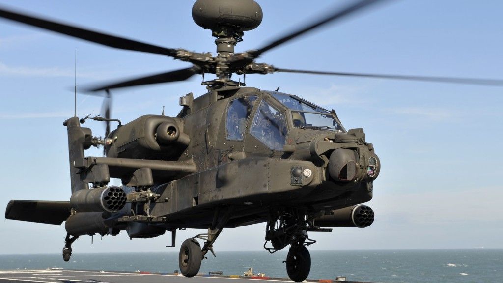 Nowe systemy ostrzegania o odpaleniu pocisków przeciwlotniczych otrzymają między innymi śmigłowce Apache brytyjskiego lotnictwa wojskowego. Fot. UK MoD/Crown Copyright via BAE Systems.