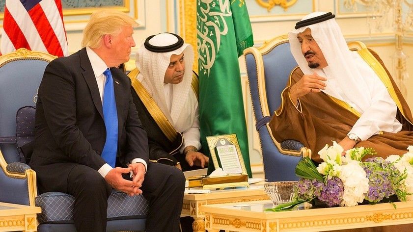 PrezydentUSA Donald Trump z królem Arabi Saudyjskiej Salmanem bin Abd al-Aziz Al Saudem - fot. White House
