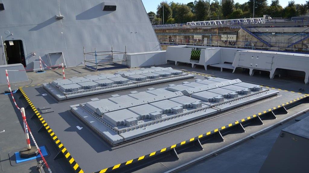 Przed przekazaniem Egiptowi fregaty „Normandie” Francuzi zdemontują z niej m.in. wyrzutnie pionowego startu dla 16 rakiet manewrujących MdCN – fot. M. Dura/Defence24.pl