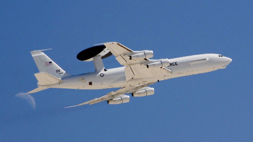 Arabia Saudyjska chce zmodernizować pięć samolotów AWACS, należących do tamtejszych sił powietrznych. Na zdjęciu podobna maszyna służąca w USAF. Fot. Senior Master Sgt. Robert J. Sabonis/USAF.