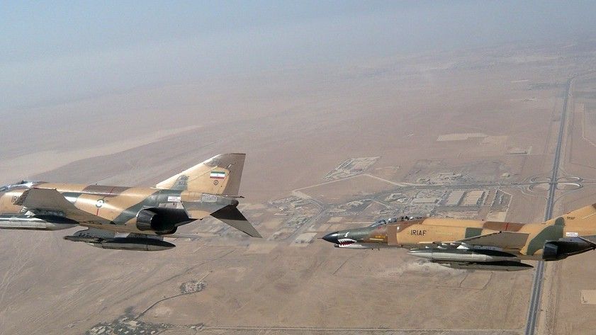 Irańskie Phantomy w powietrzu - fot. Ministerstwo Obrony Iranu