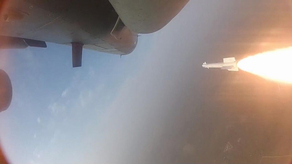 Przeprowadzono pierwsze udane strzelanie rakietowe do celu z samolotu Tejas – fot. DRDO