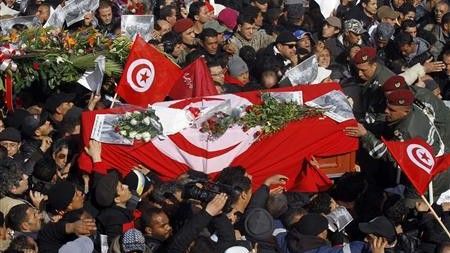 Wiec pogrzebowy zamordowanego Chukriego Belaida - fot. REUTERS/Anis Mili