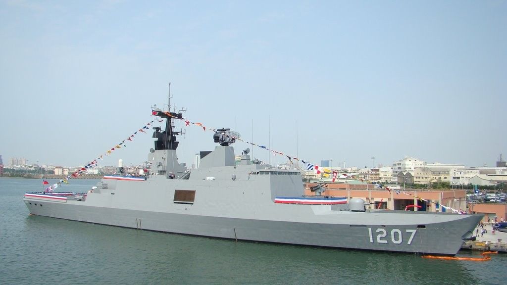 Na fregatach typu Kan Ding zostanie wymieniony system przeciwlotniczy – fot. www.panoramio.com